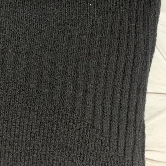 Flowered Knit tops - 2 for one! FUN and Classy - Picture 8 of 11